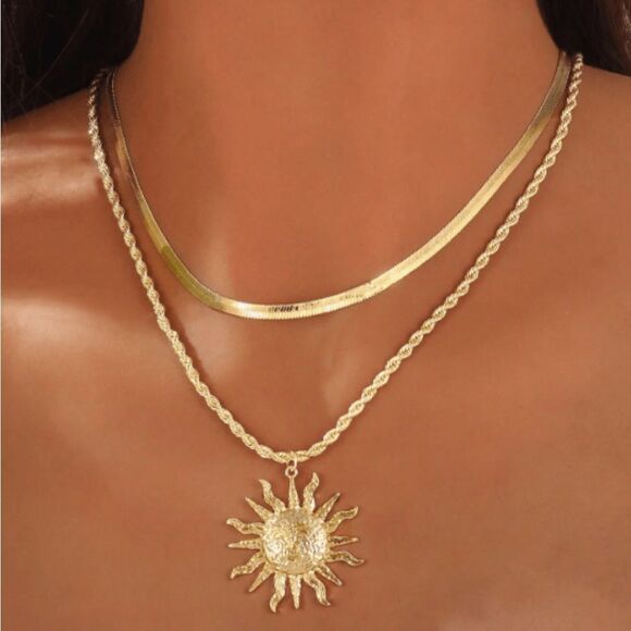 Gold Sun Pendant Necklace N1008 - Picture 1 of 4
